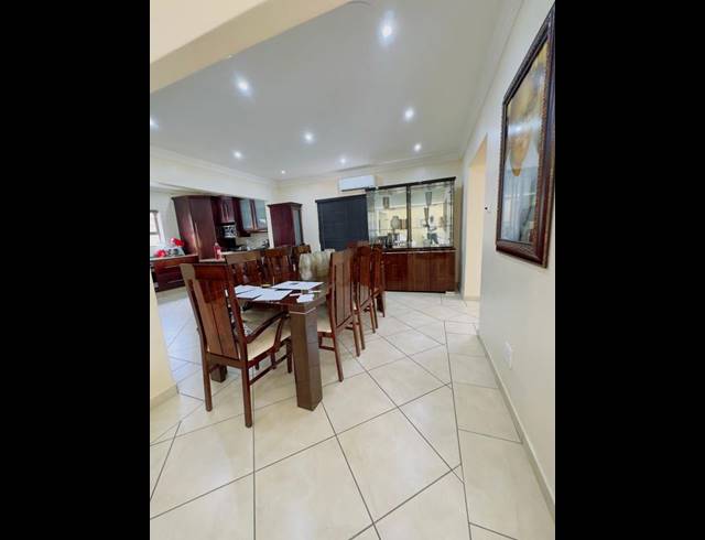 4 BEDROOM HOUSE FOR SALE IN LA LUCIA